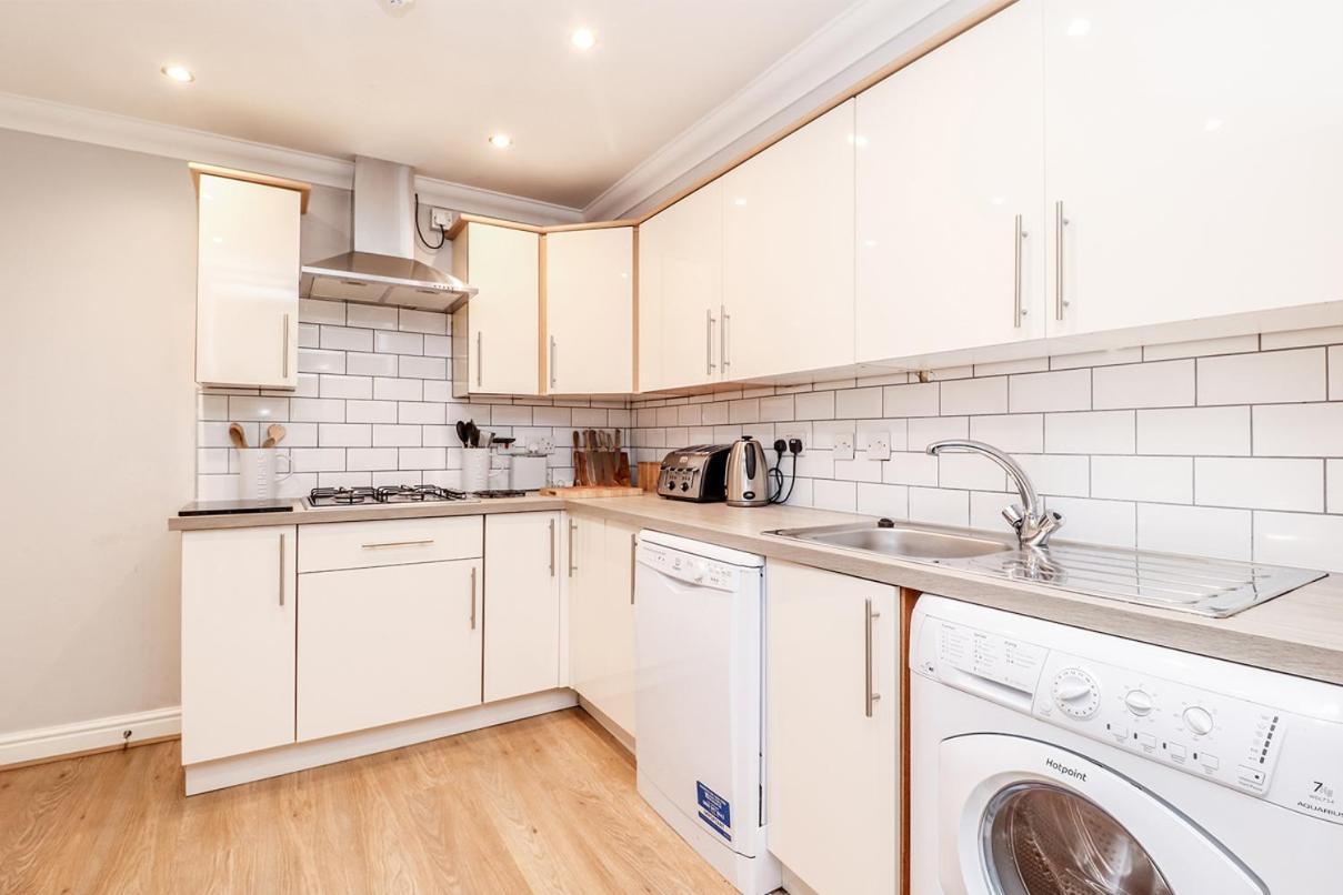 3 Queens Gardens Sea View Apartment ايستبورن المظهر الخارجي الصورة